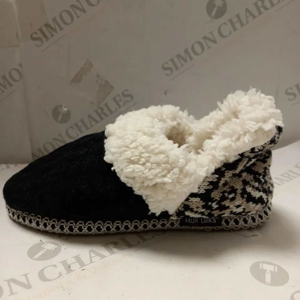 MUK LUKS MAGDALANA CHEETAH SLIPPERS - SIZE 5