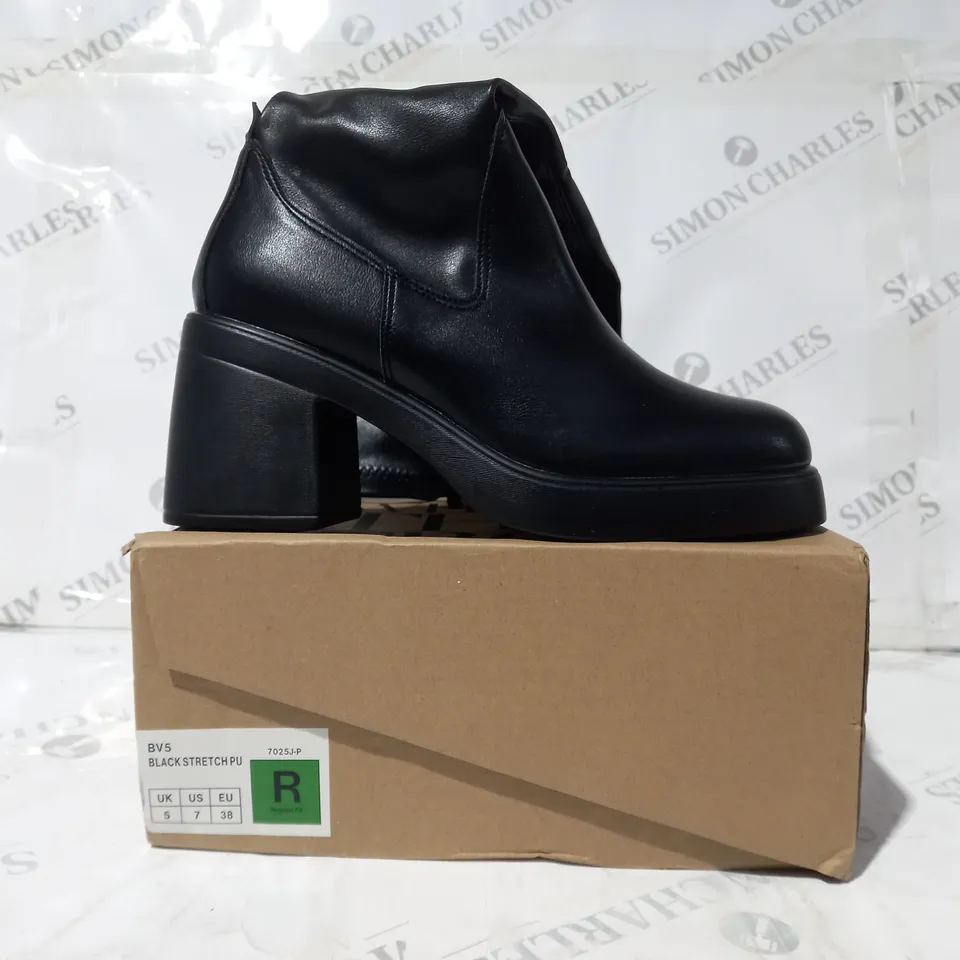 BOXED PAIR OF WHERE'S THAT FROM BLOCK HEEL KNEE HIGH BOOTS IN BLACK UK SIZE 5