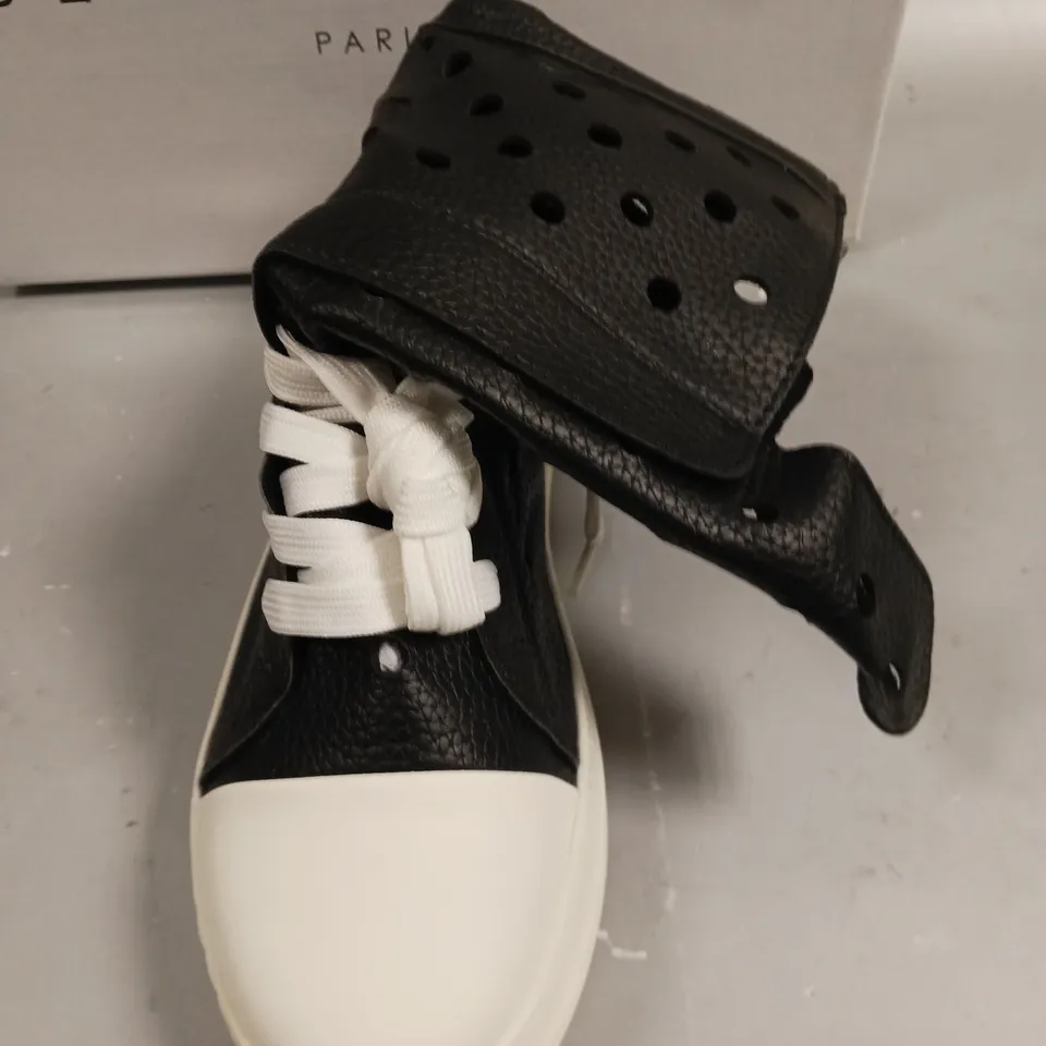 LOT OF 12 BOXED PAIRS OF BELLO CLOCK HOLE DETAIL SHOES - VARIOUS SIZES