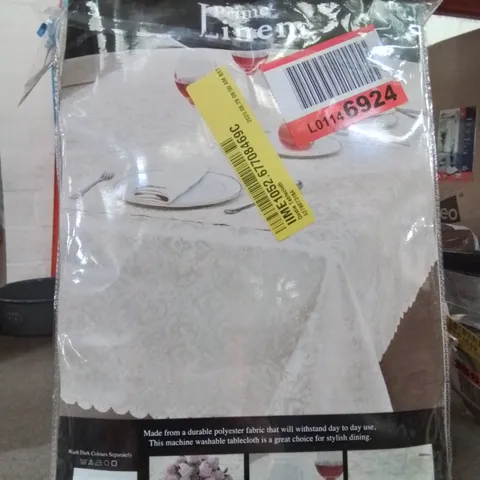 BAGGED DOSTIE TABLECLOTH 