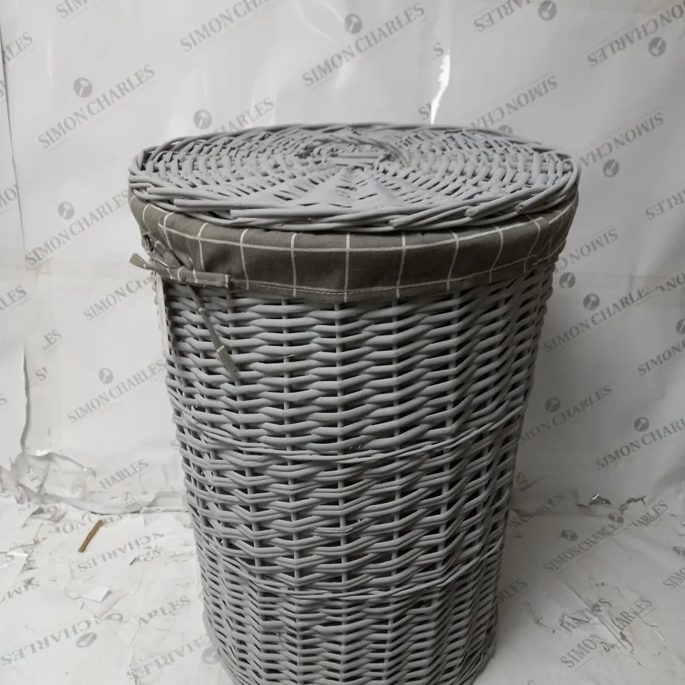 GREY WOODEN WASH BASKET 