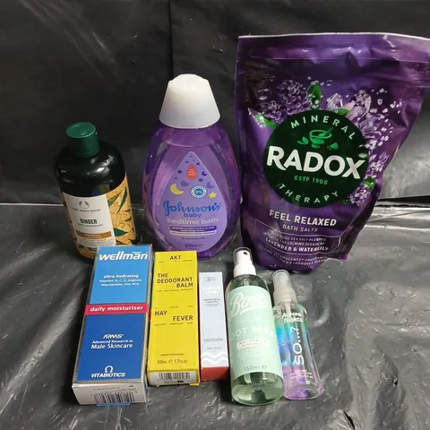 APPROXIMATEY 20 ASSORTED HEALTH AND BEAUTY PRODUCTS TO INCLUDE - RADOX BATH SALTS - PEPTIDE CALM HYDRATING LIP TREATMENT - JOHNSONS BABY BEDTIME BATH - ETC