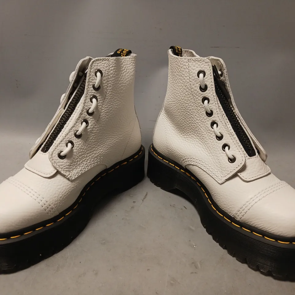 BOXED PAIR OF DR MARTENS ANKLE BOOTS IN WHITE UK SIZE 6