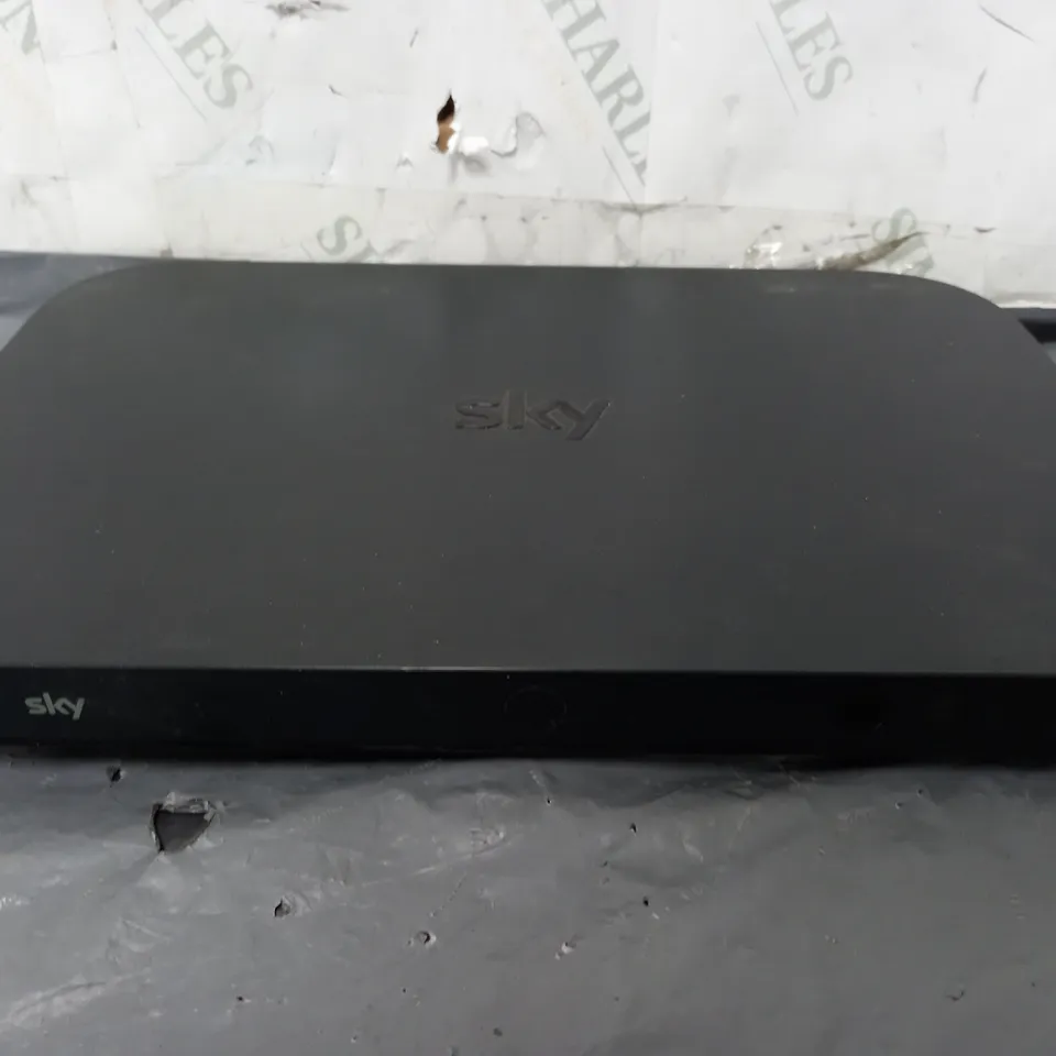 SKY Q BOX - ES130