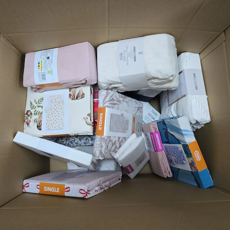 BOX OF APPROXIMATELY 10 ASSORTED DUVET SETS AND FITTED SHEETS