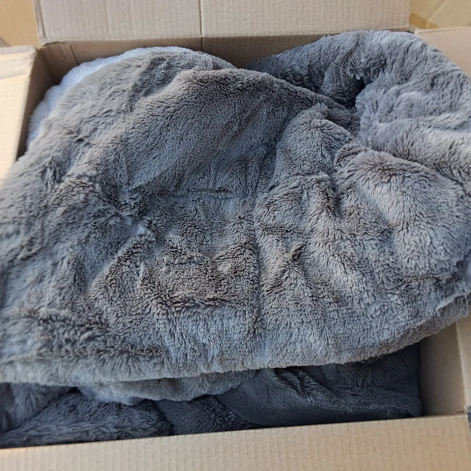 COZEE HOME VELVETSOFT FILLED THROW - CHARCOAL 