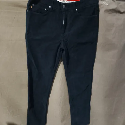 2 PARS OF SPOKE MEN'S JEANS, DARK NAVY, WAIST 33 (BUILD B)