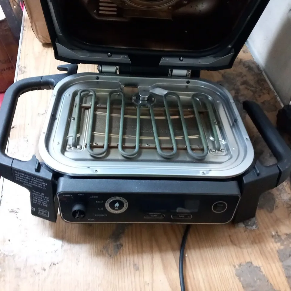 BOXED NINJA WOODFIRE ELECTRIC BBQ GRILL & SMOKER OG701UKQ