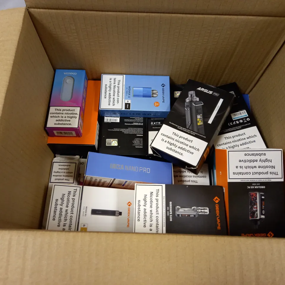 LOT OF APPROXIMATELY 28 E-CIGARETTES AND LIQUIDS TO INCLUDE GEEKVAPE OBELISK 65 FC, LOST VAPE QUEST URSA NANO PRO, VOOPOO ARGUS PRO, ETC
