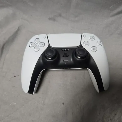 SONY PLAYSTATION 5 DUALSENSE WIRELESS CONTROLLER – WHITE (CFI-ZCT1W)