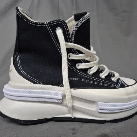 BOXED PAIR OF CONVERSE SHOES IN BLACK/CREAM UK SIZE 3.5