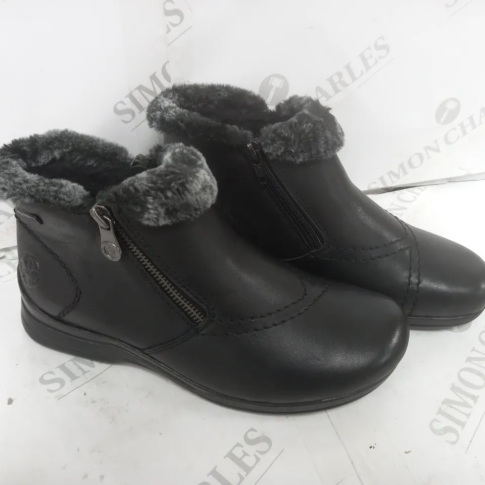 BOXED RIEKER ANTISTRESS FUR CUF BOOT BLACK SIZE 4