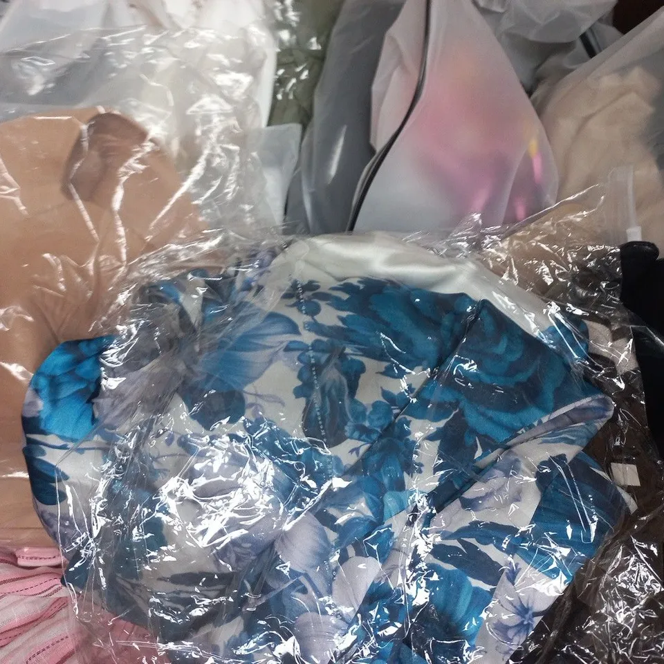 APPROXIMATELY 20 ASSORTED CLOTHING AND FASHION PRODUCTS IN VARIOUS STYLES AND SIZES - COLLECTION ONLY