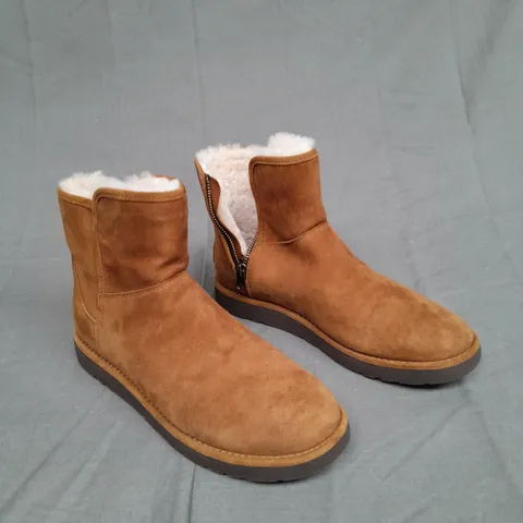 UNBOXED PAIR OF UGG ZIP UP BOOTS BROWN SIZE UK 5