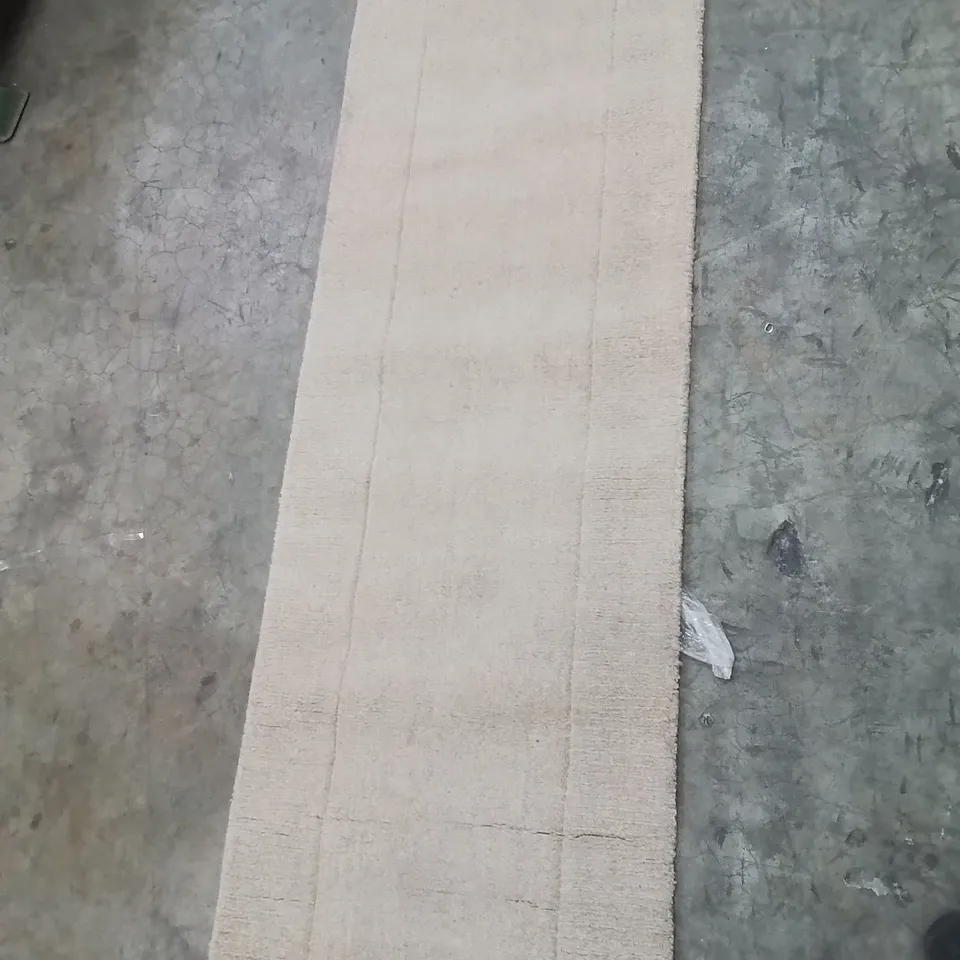 QUALITY DESIGNER AREA RUG - APPROXIMATELY 229x62cm