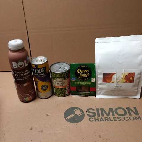 APPROXIMATELY 20 ASSORTED FOOD AND DRINK ITEMS TO INCLUDE - DEVON FUDGE CHRISTMAS PUDDING FLAVOUR, GARDEN PEAS AND BALANCE COFFEE BEANS