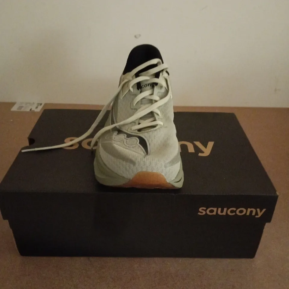 BOXED PAIR OF SAUCONY ENDORPHIN AZURA TRAINERS IN SAGE - UK 8.5