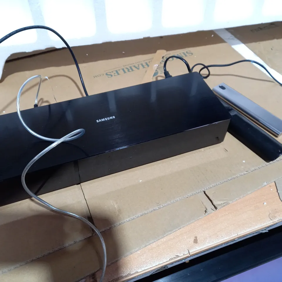 SAMSUNG QE55Q950RB TV WITH ONE CONNECT BOX AND TWO REMOTE CONTROLS