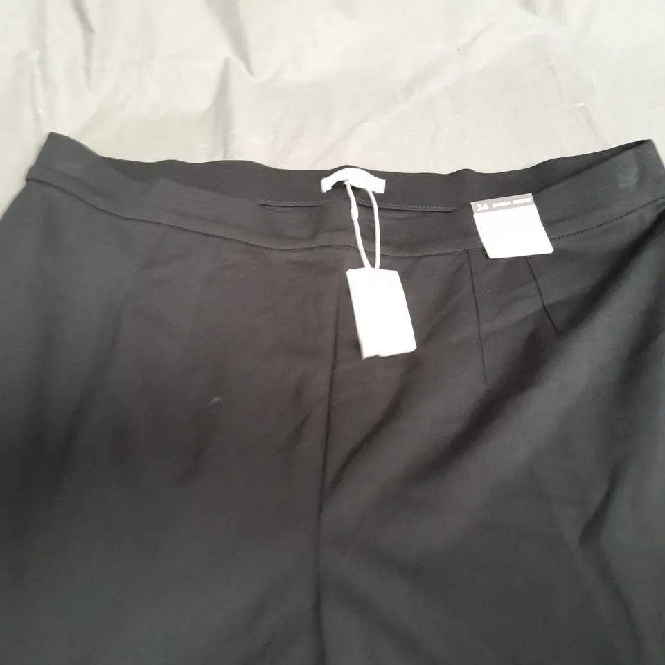 M&S WIDE HIGH RISE EXTRA SHORT TROUSERS - SIZE 24