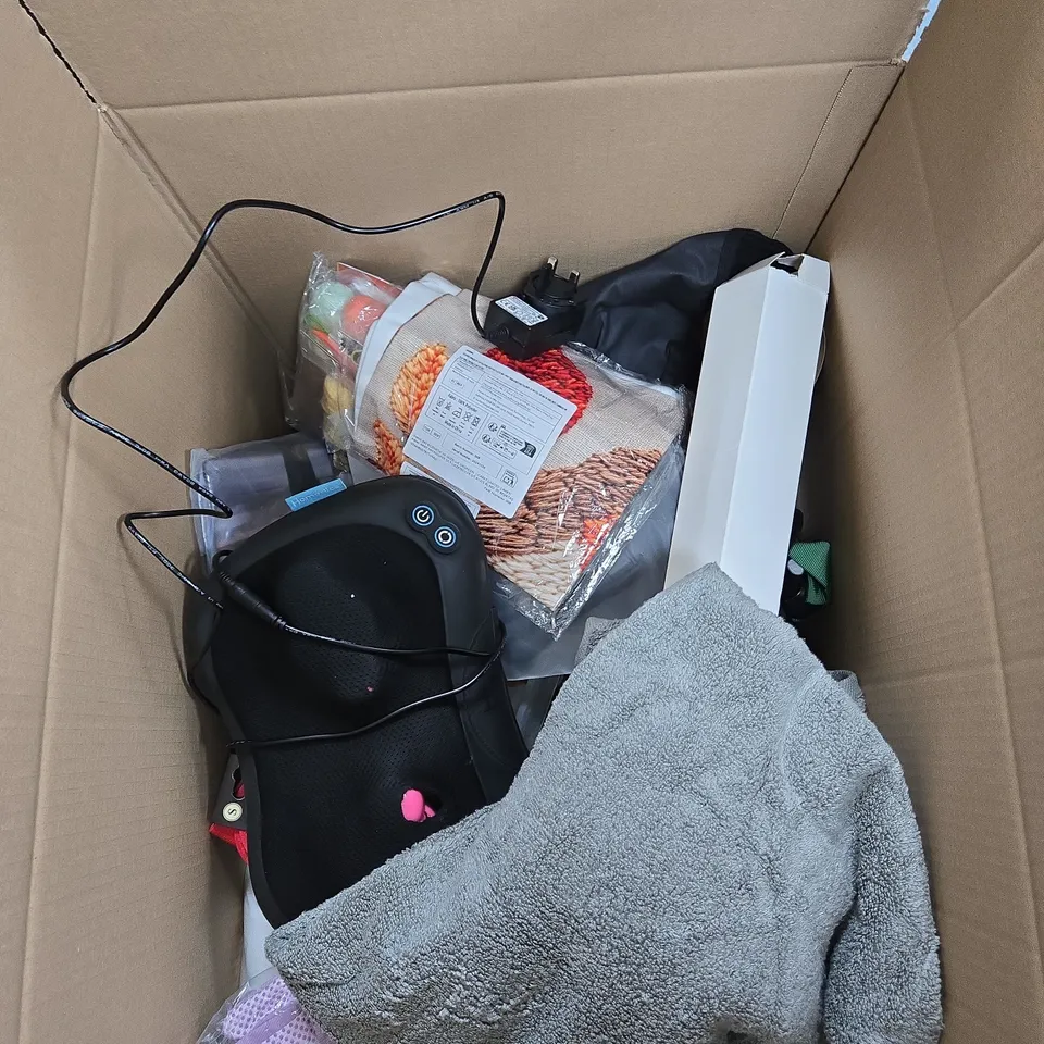 A BOX OF APROXIMATELY 12 ASSORTED ITEMS TO INCLUDE MATTRESS PROTECTOR, GLOVES AND MASSAGE MACHINE