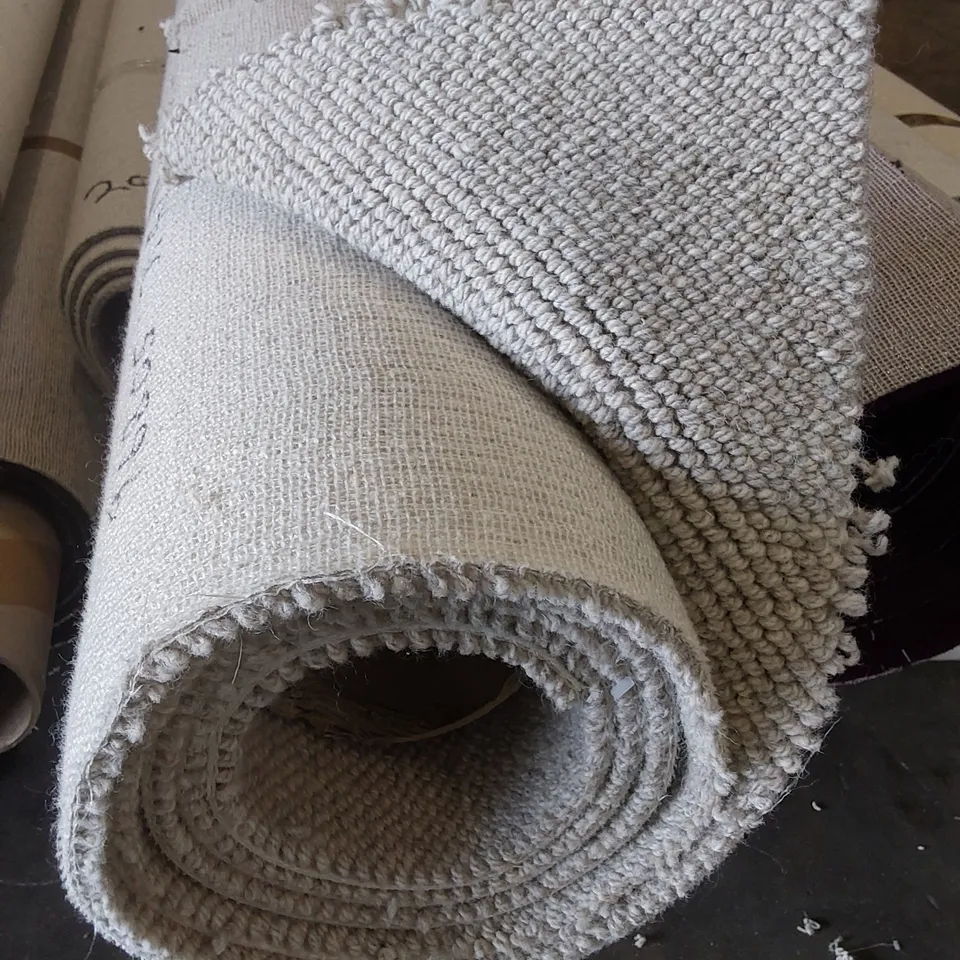 ROLL OF QUALITY FOUR SEASONS OSPREY GALLOWAY LUCE CARPET // SIZE: APPROX 5 X 2.98m