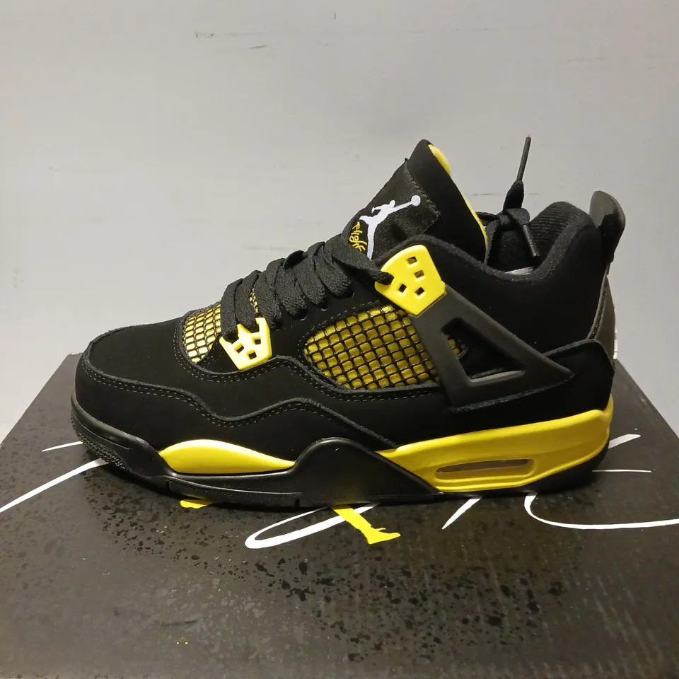 BOXED PAIR OF NIKE AIR JORDAN 4 RETRO THUNDER TRAINERS, BLACK/YELLOW - UK SIZE 5.5