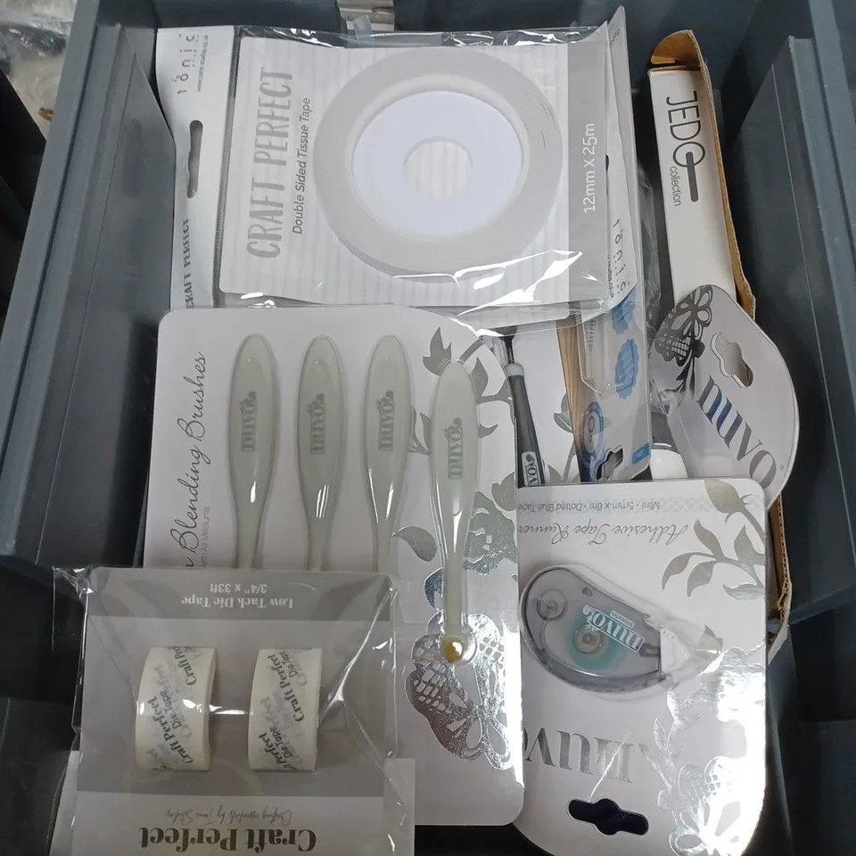BOX OF APPROXIMATELY 20 ASSORTED HOUSEHOLD ITEMS TO INCLUDE BEAUTY BLENDERS, BOSCH SAW BLADES AND CRAFT SUPPLIES