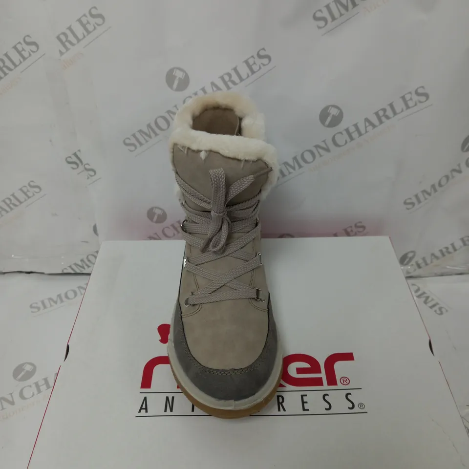 BOXED PAIR OF RIEKER ANTISTRESS WARM HIKING BOOTS SIZE 5 CREAM 
