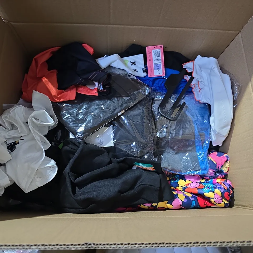 LARGE QUANTITY OF ASSORTED KIDS CLOTHING ITEMS TO INCLUDE MINECRAFT FLEECE PJ'S, NUTMEG AND NEXT