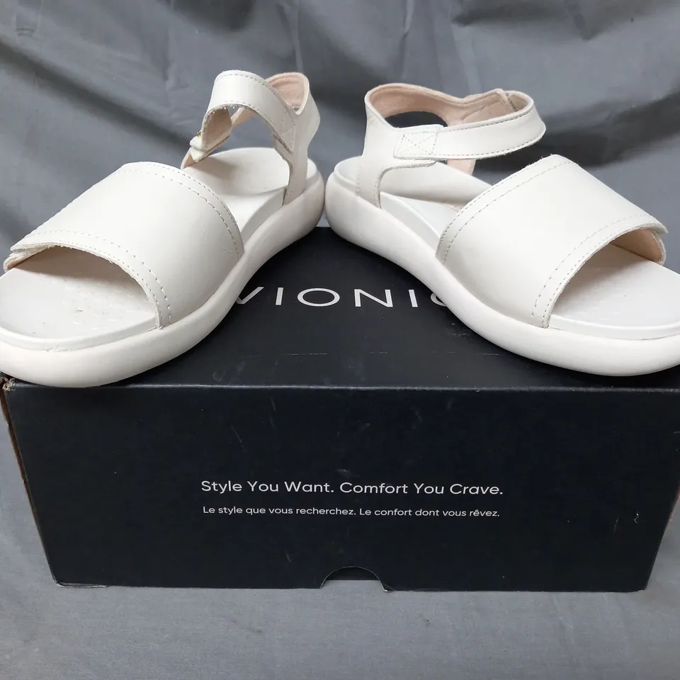 BOXED PAIR OF VIONIC SANDALS IN CREAM SIZE 4