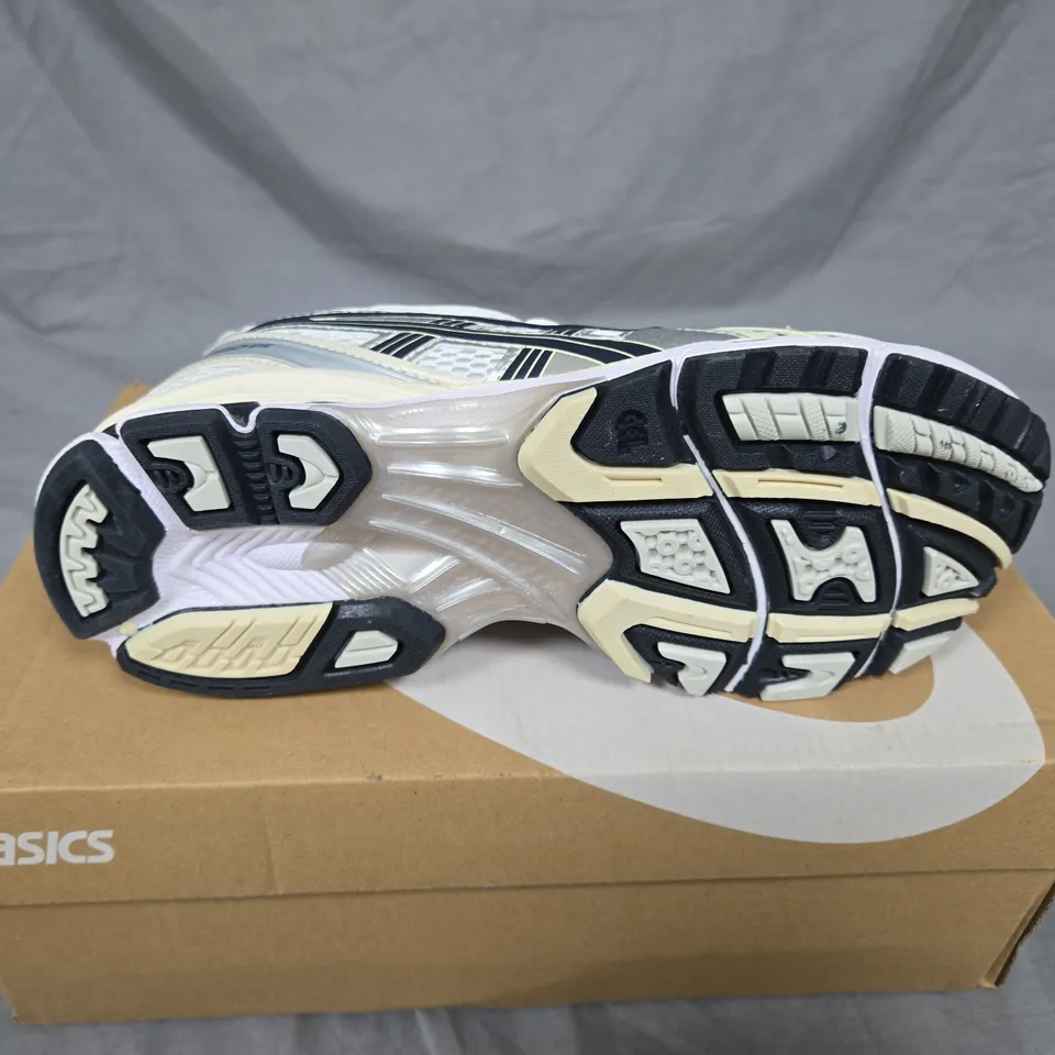 ASICS RUNNING SHOES – WHITE/SILVER, MEN’S (UK SIZE 7)