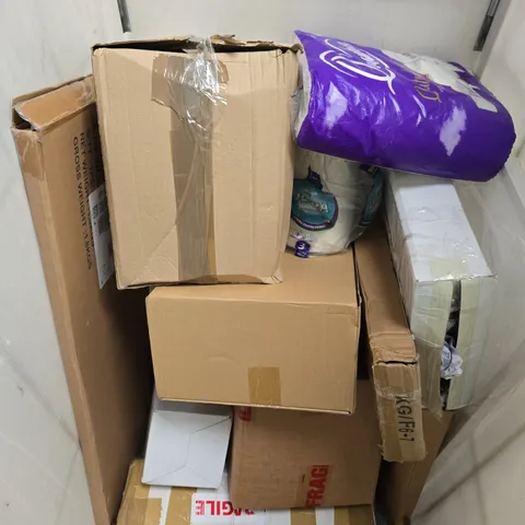 APPROXIMATELY 10 ASSORTED HOUSEHOLD PRODUCTS TO INCLUDE TOILET ROLL, CUSHIONS, BABY GATE ETC