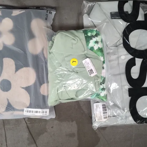 APPROXIMATELY 20 ASSORTED CLOTHING AND FASHION PRODUCTS IN VARIOUS STYLES AND SIZES - COLLECTION ONLY