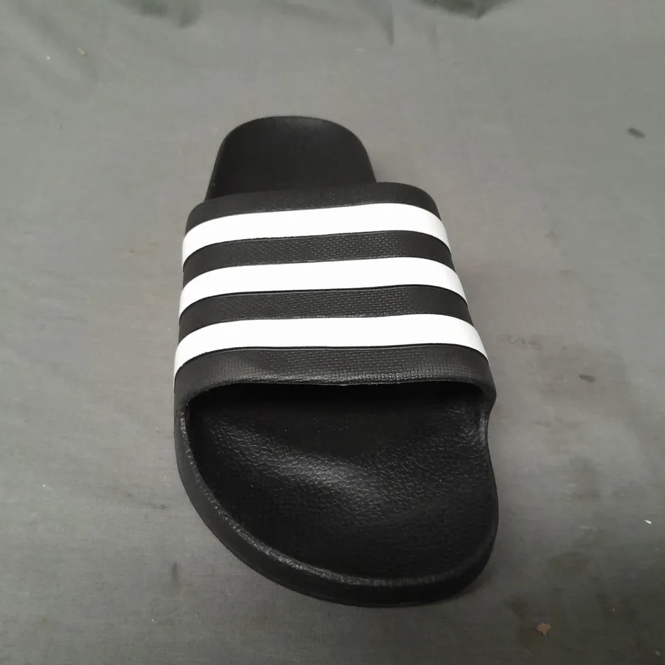 PAIR OF ADIDAS OPEN TOE SLIDERS IN BLACK/WHITE UK SIZE 10