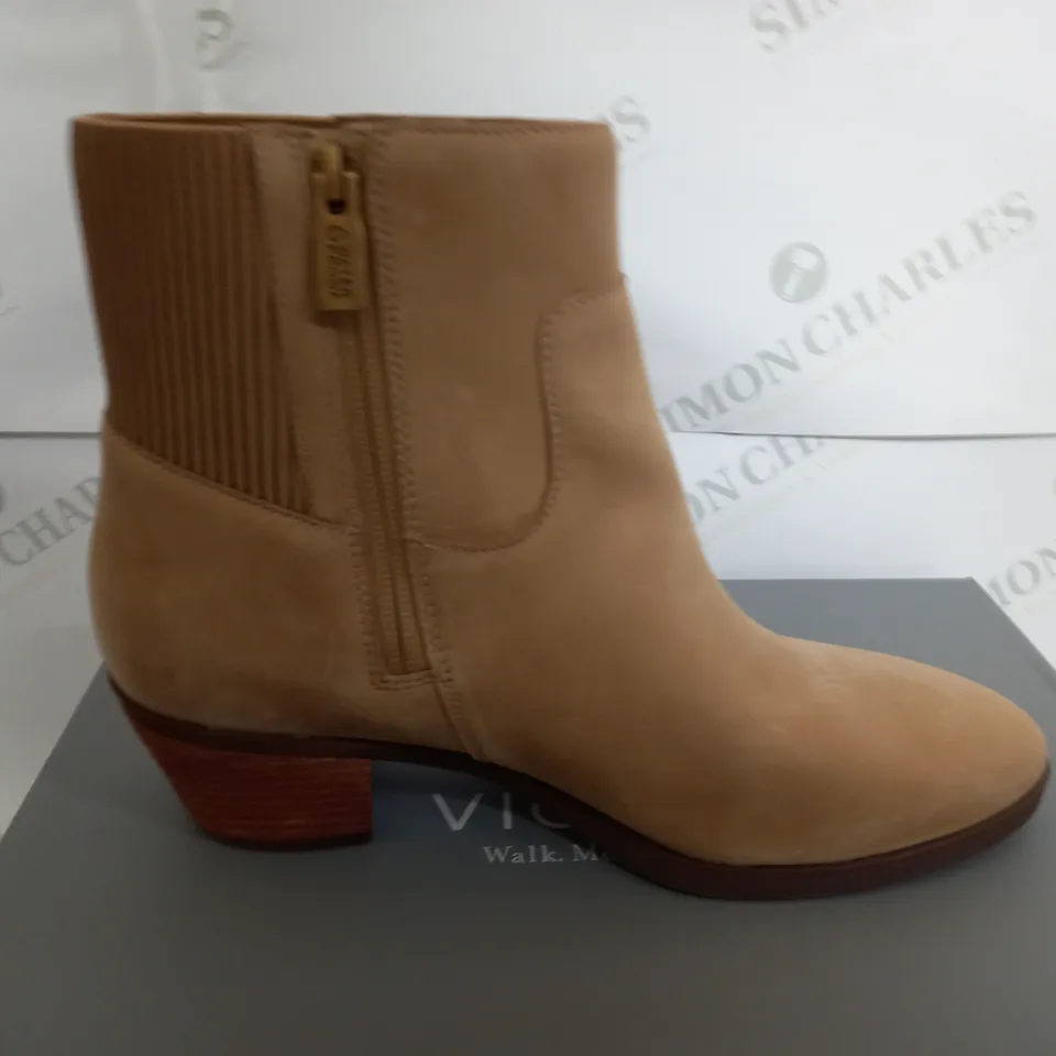 BOXED PAIR OF VIONIC LOW HEEL ANKLE BOOTS IN SAGE SIZE 7.5
