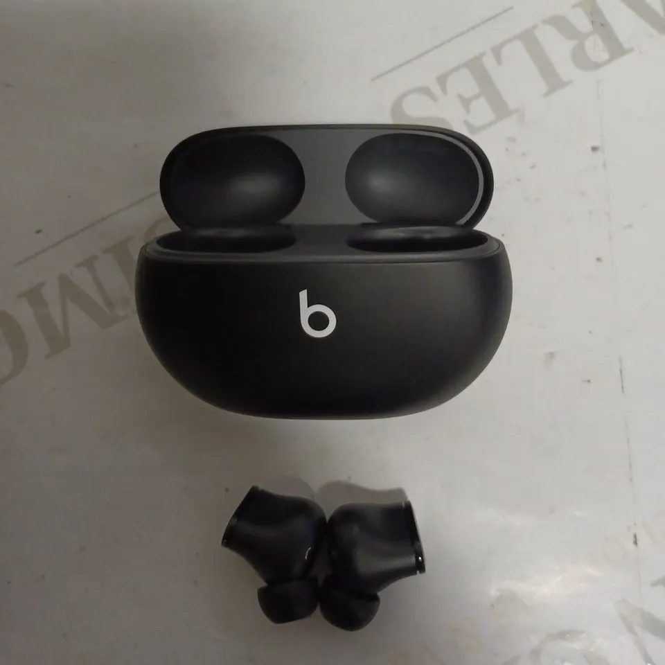 BEATS EARBUDS BLACK