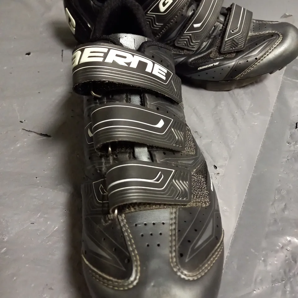 GAERNE  BIKE CLEATS IN BLACK SIZE 44