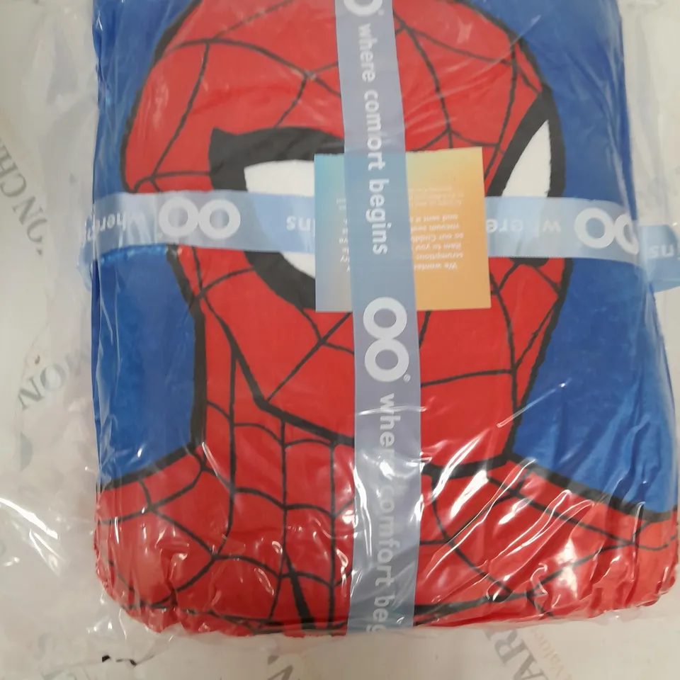 SEALED SPIDERMAN THEMED THE OODIE HOODED BLANKET - SIZE UNSPECIFIED