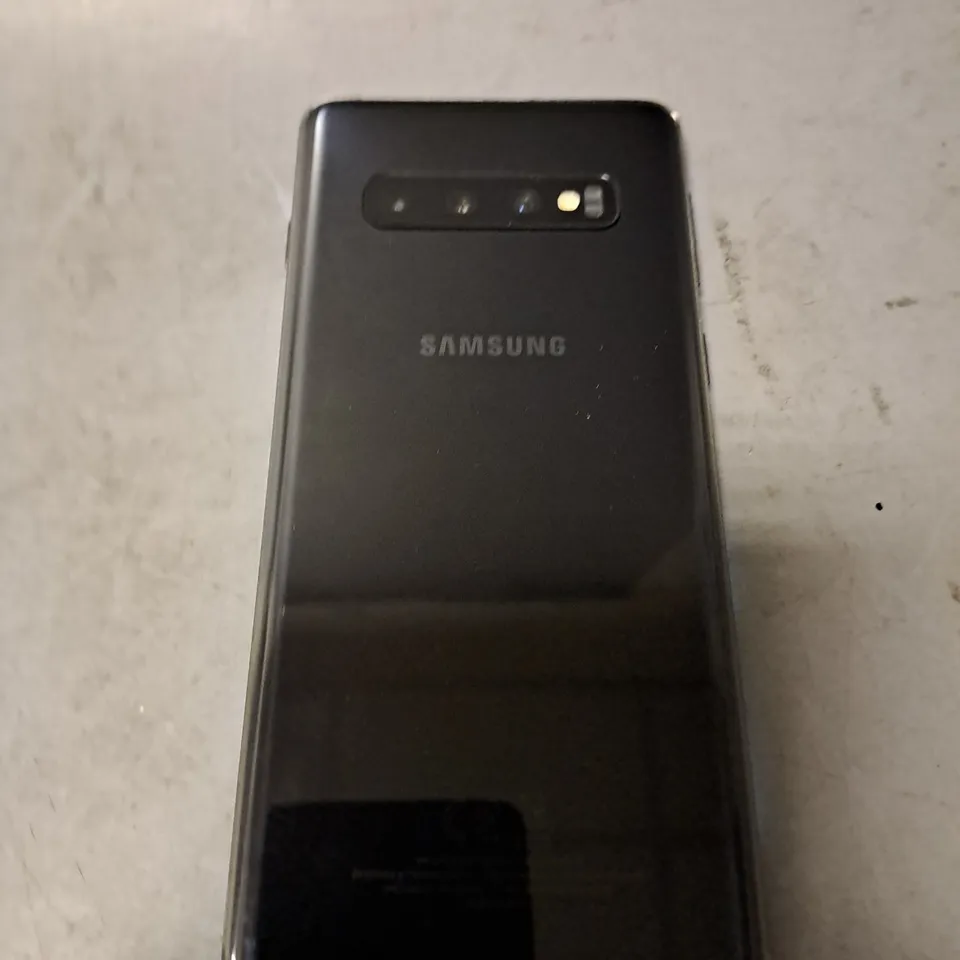 SAMSUNG GALAXY S10