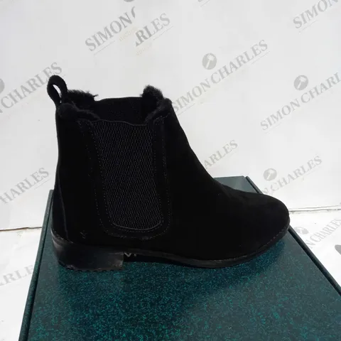EMU ELLIN WATERPROOF SUEDE ANKLE BOOTS - BLACK - UK 8