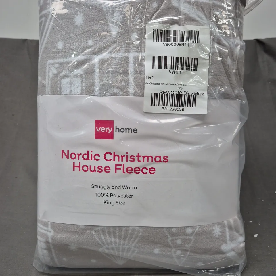 NORDIC CHRISTMAS HOUSE FLEECE - KING SIZE