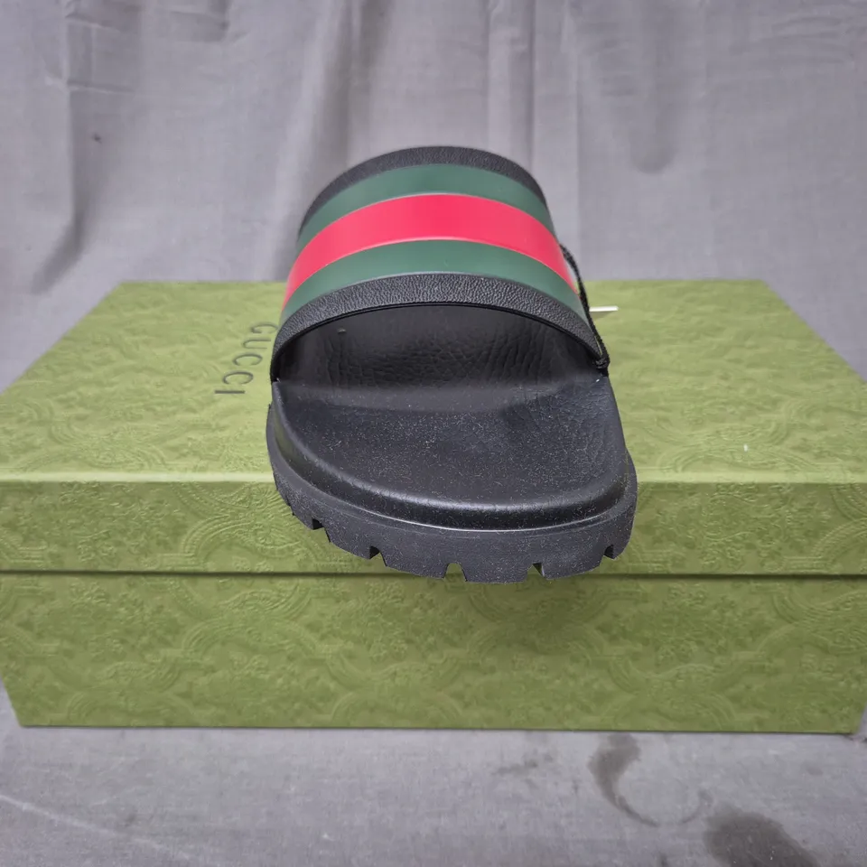 BOXED PAIR OF GUCCI SLIDERS IN BLACK/GREEN/RED SIZE UNSPECIFIED