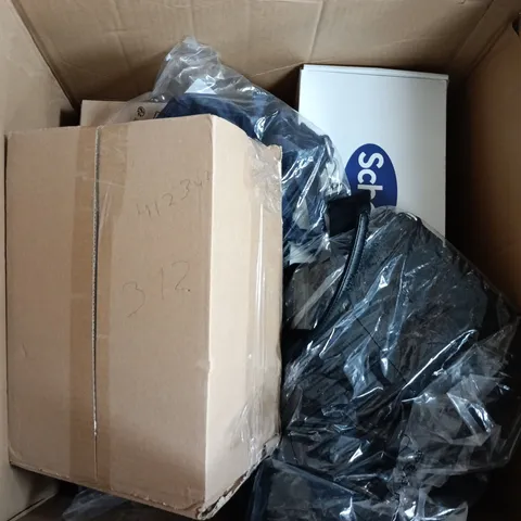 BOX OF APPROX 15 ASSORTED ITEMS TO INCLUDE BAGS AND SHOES IN VARIOUS COLOR, STYLE AND BRANDS