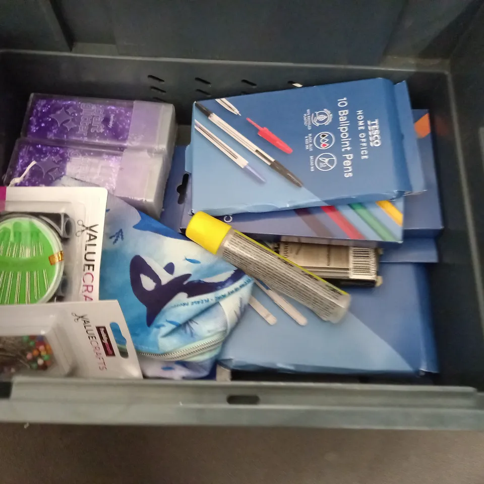 LOT OF ASSORTED STATIONARY AND CRAFT ITEMS