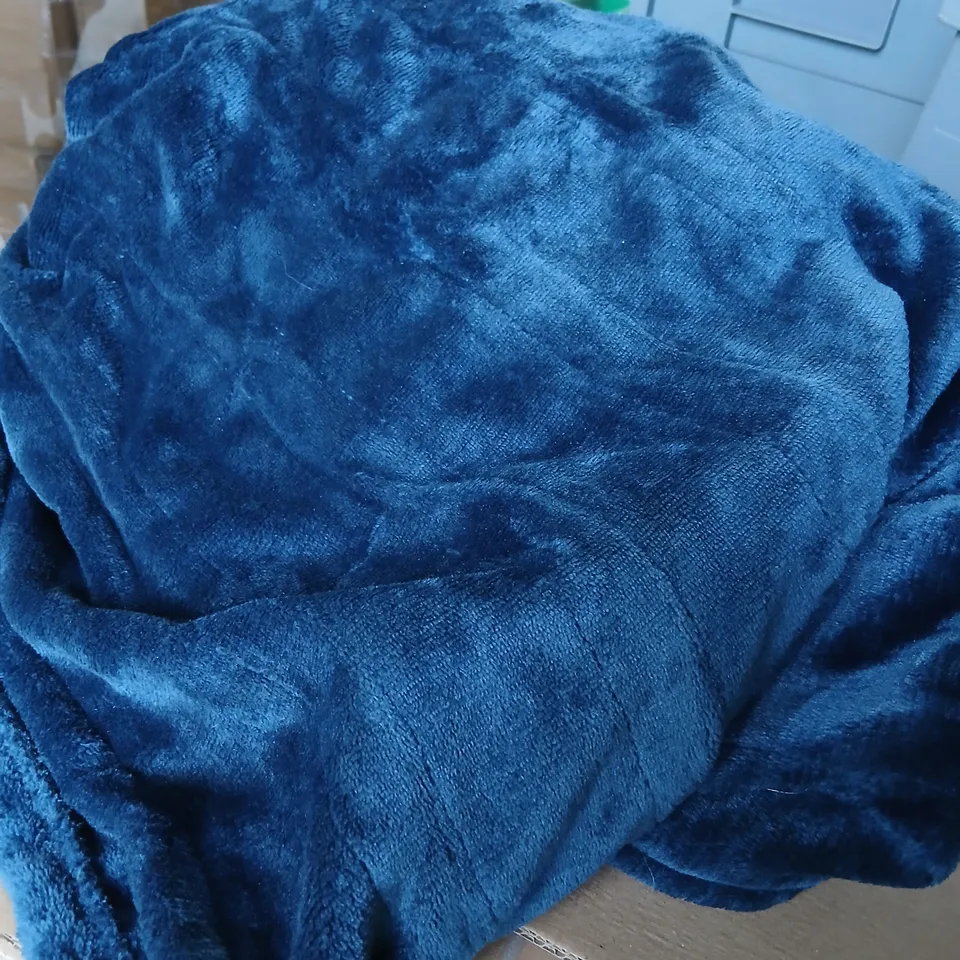 BLUE HL-TBE HEATED THROW/BLANKET