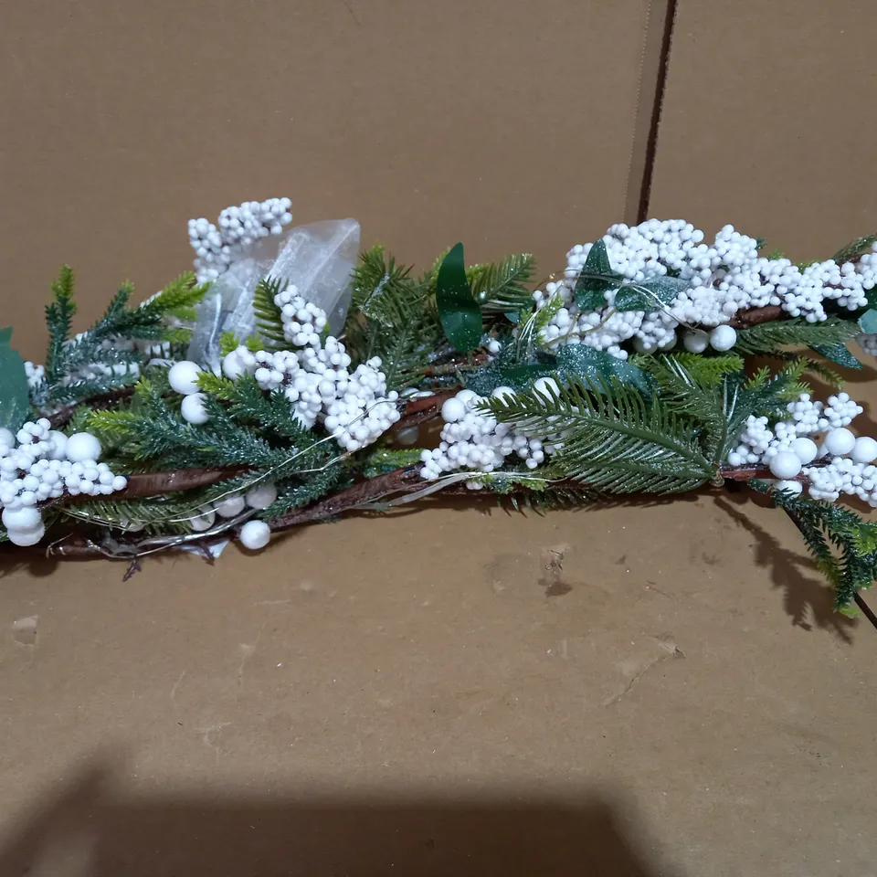 HOME REFLECTIONS 135CM PRELIT BERRY GARLAND WHITE