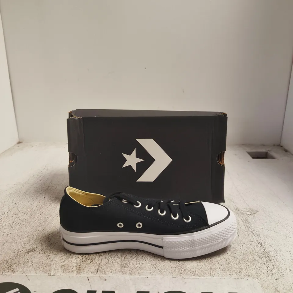 CONVERSE CHUCK TAYLOR ALL STAR LIFT OX SNEAKERS – BLACK/WHITE (BOXED) UK5 (US7)