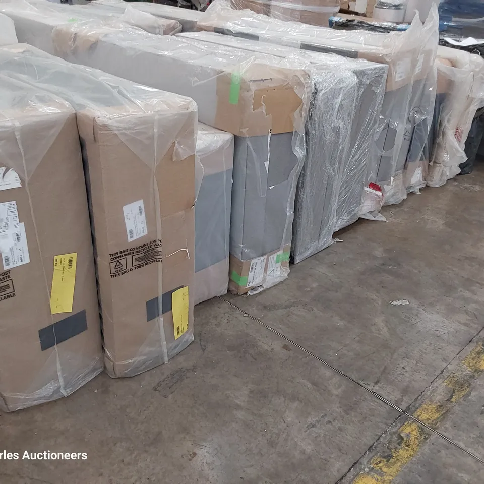 APPROXIMATELY 17 ASSORTED DIVAN BASE SECTIONS 