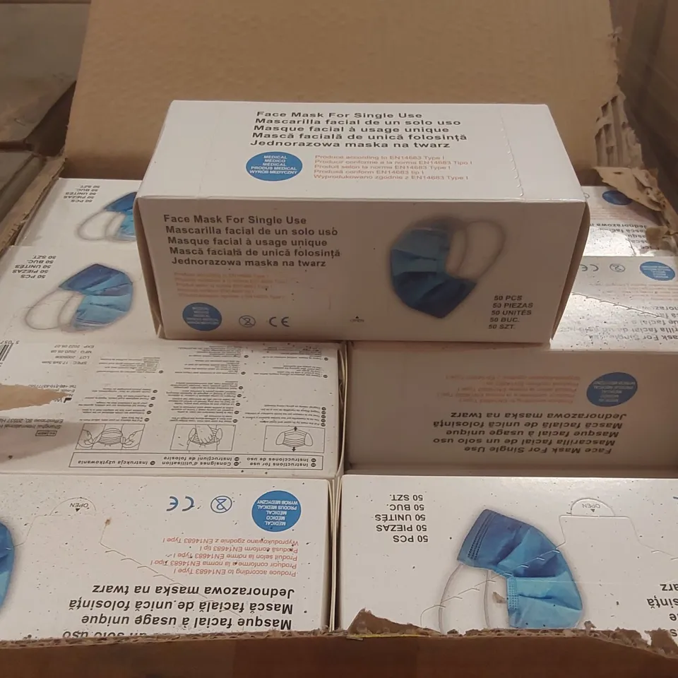 PALLET CONTAINING A VERY LARGE QUANTITY OF MEDICAL FACE MASKS