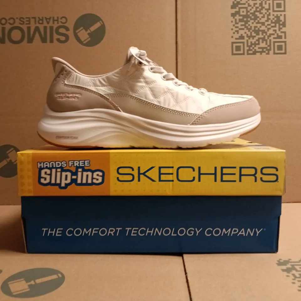 BOXED PAIR OF SKECHERS TRAINERS IN BEIGE SIZE UK 6